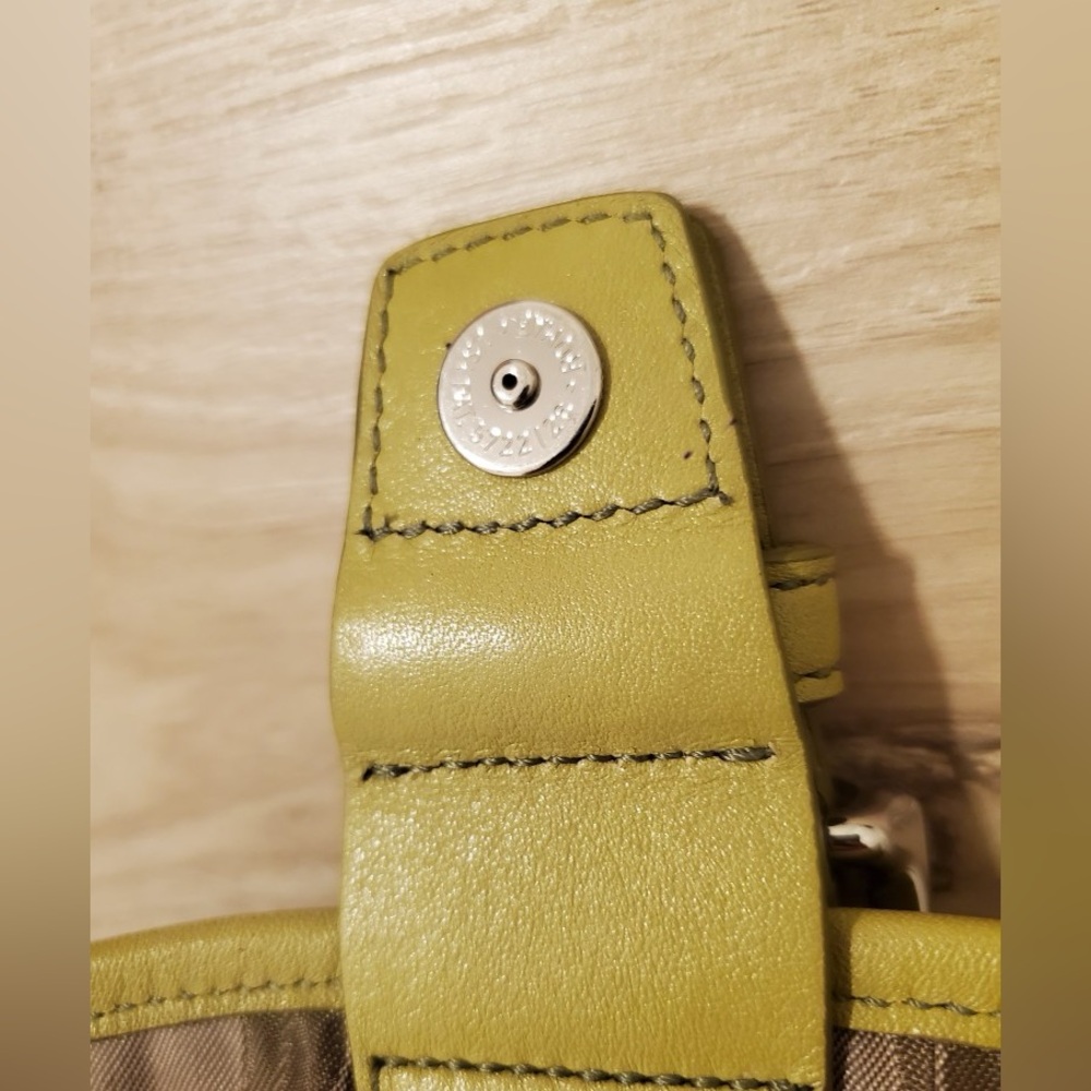 Coach SoHo Vintage 2004 Leather Two Way Lime Green Shoulder/Crossbody Bag - Picture 6 of 15